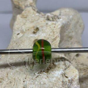 Streifenperle grün mit Schlaufenauflage rot/gelb
