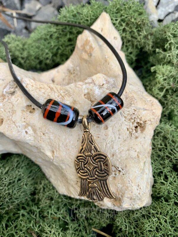 Raben Amulett Bronze mit Glasperlen