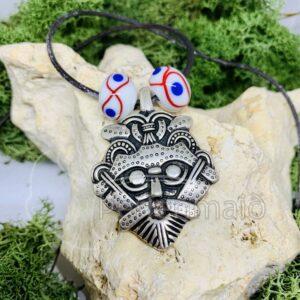 Gnezdovo Masken Amulett Silber mit Glasperlen