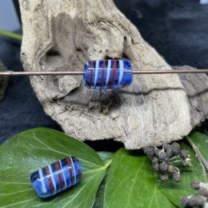 Streifenperle Tonne hellblau/weiß/rot